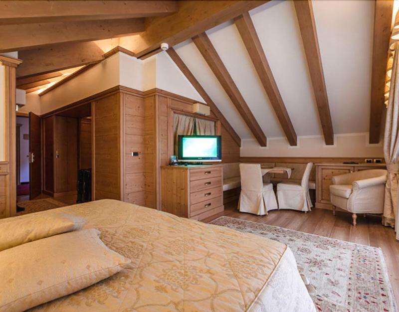 Beverly Alps Hotel & Spa Pinzolo Exteriör bild