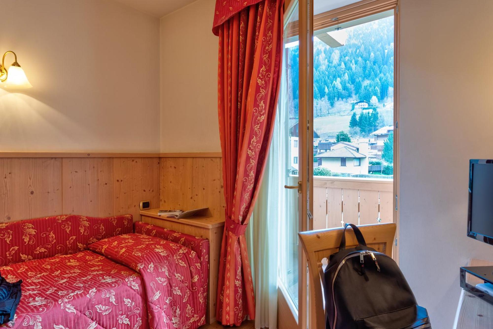 Beverly Alps Hotel & Spa Pinzolo Rum bild
