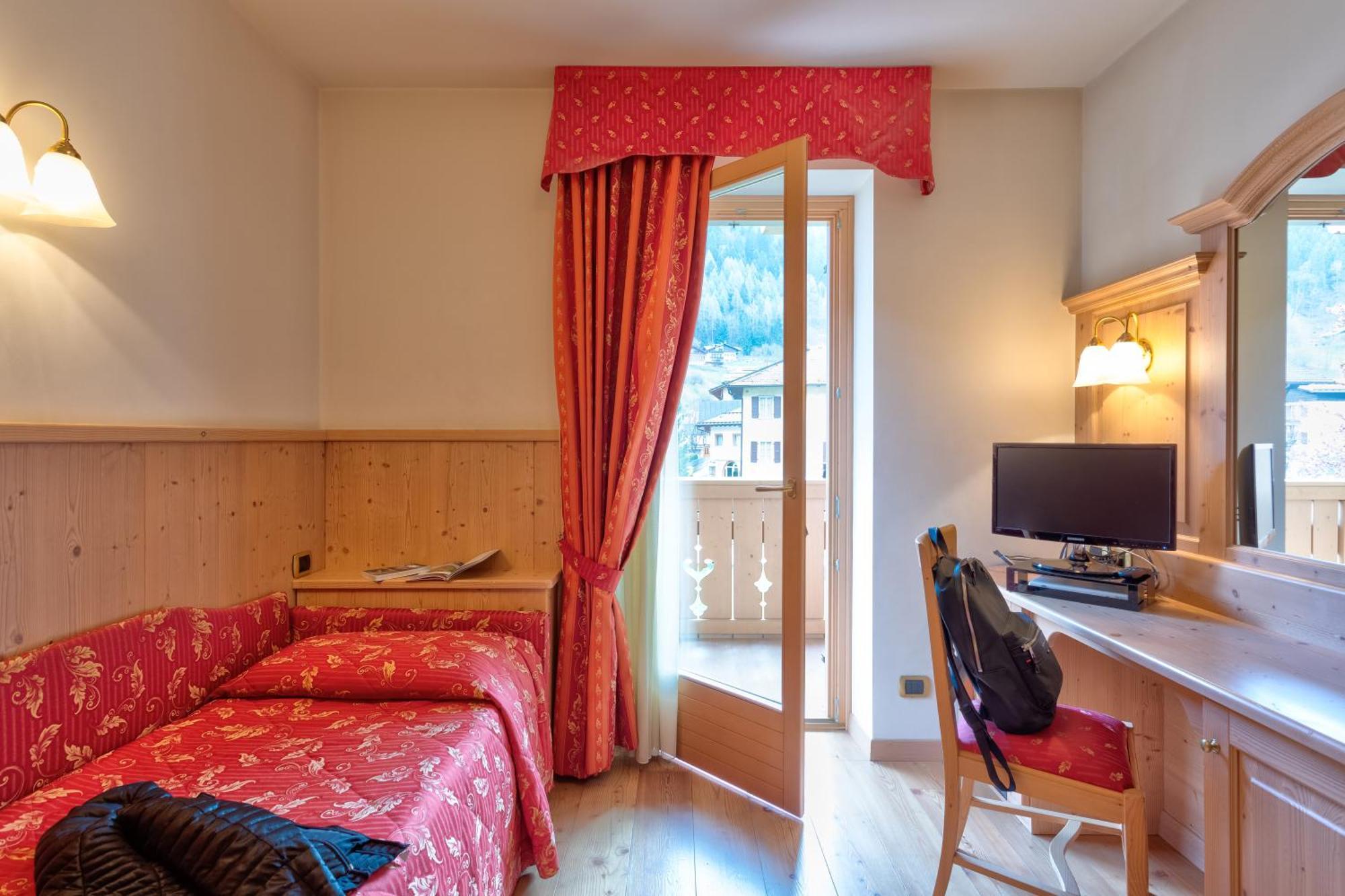 Beverly Alps Hotel & Spa Pinzolo Rum bild