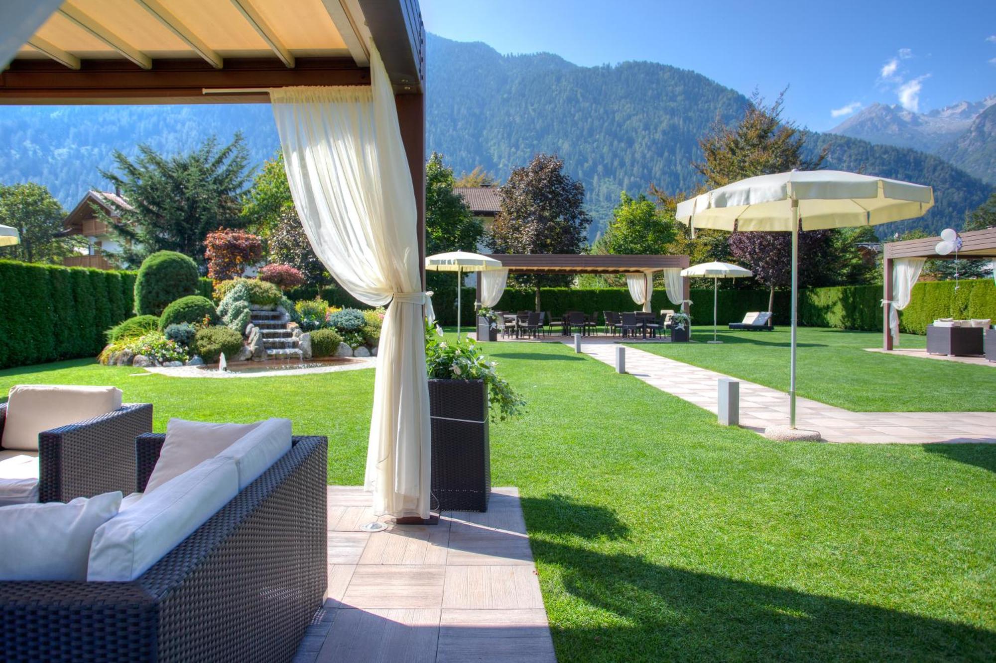 Beverly Alps Hotel & Spa Pinzolo Exteriör bild