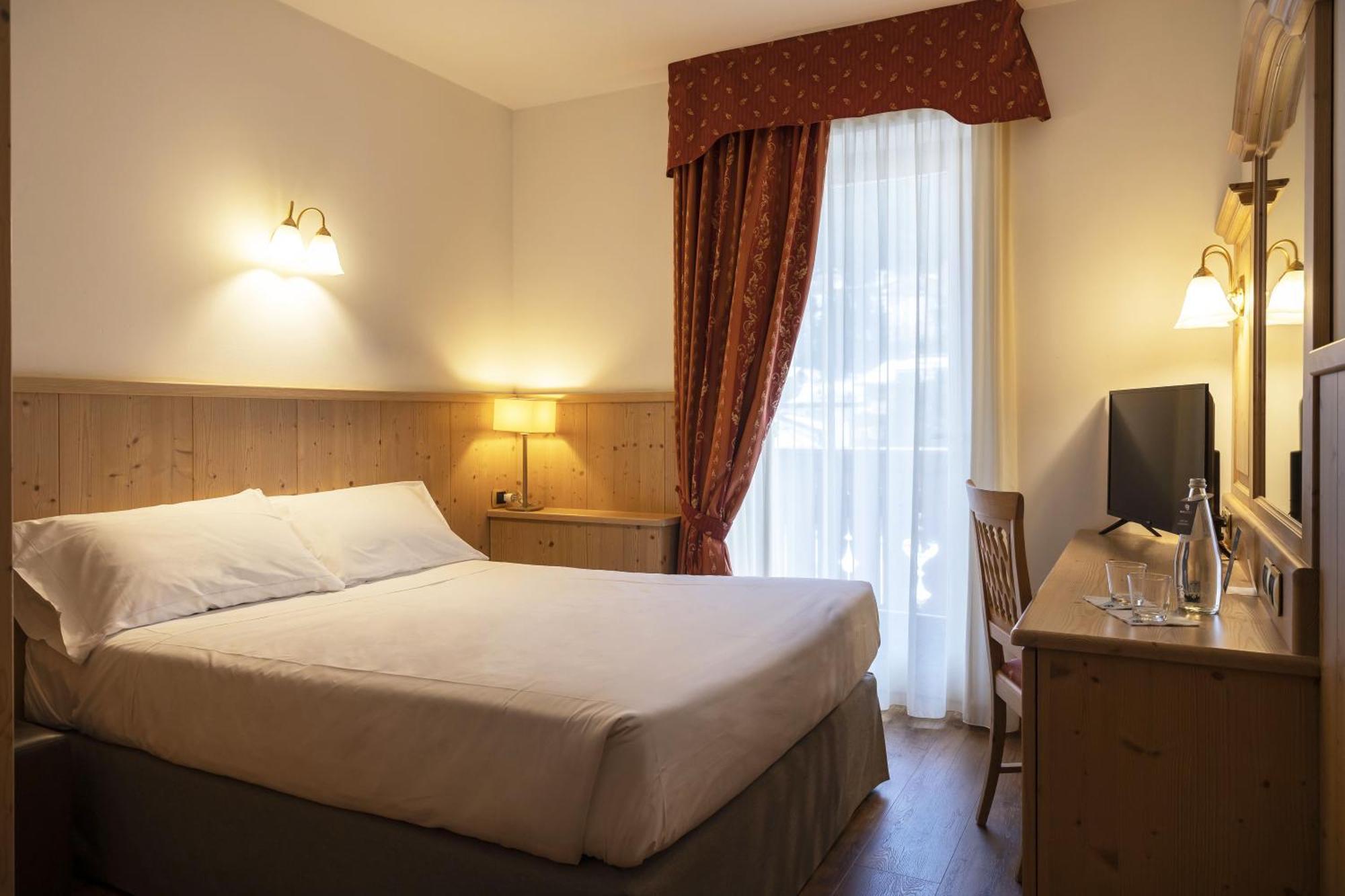 Beverly Alps Hotel & Spa Pinzolo Rum bild